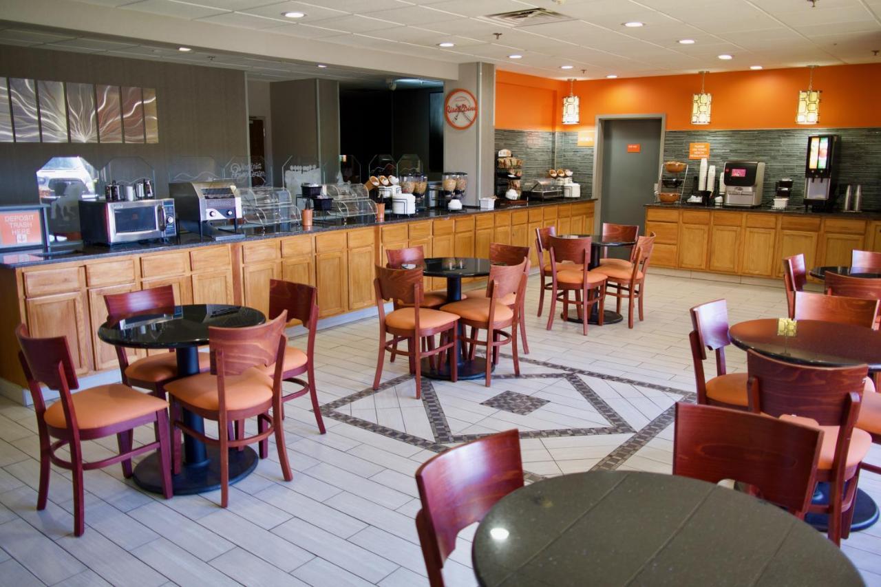 Howard Johnson By Wyndham Lexington Exteriör bild