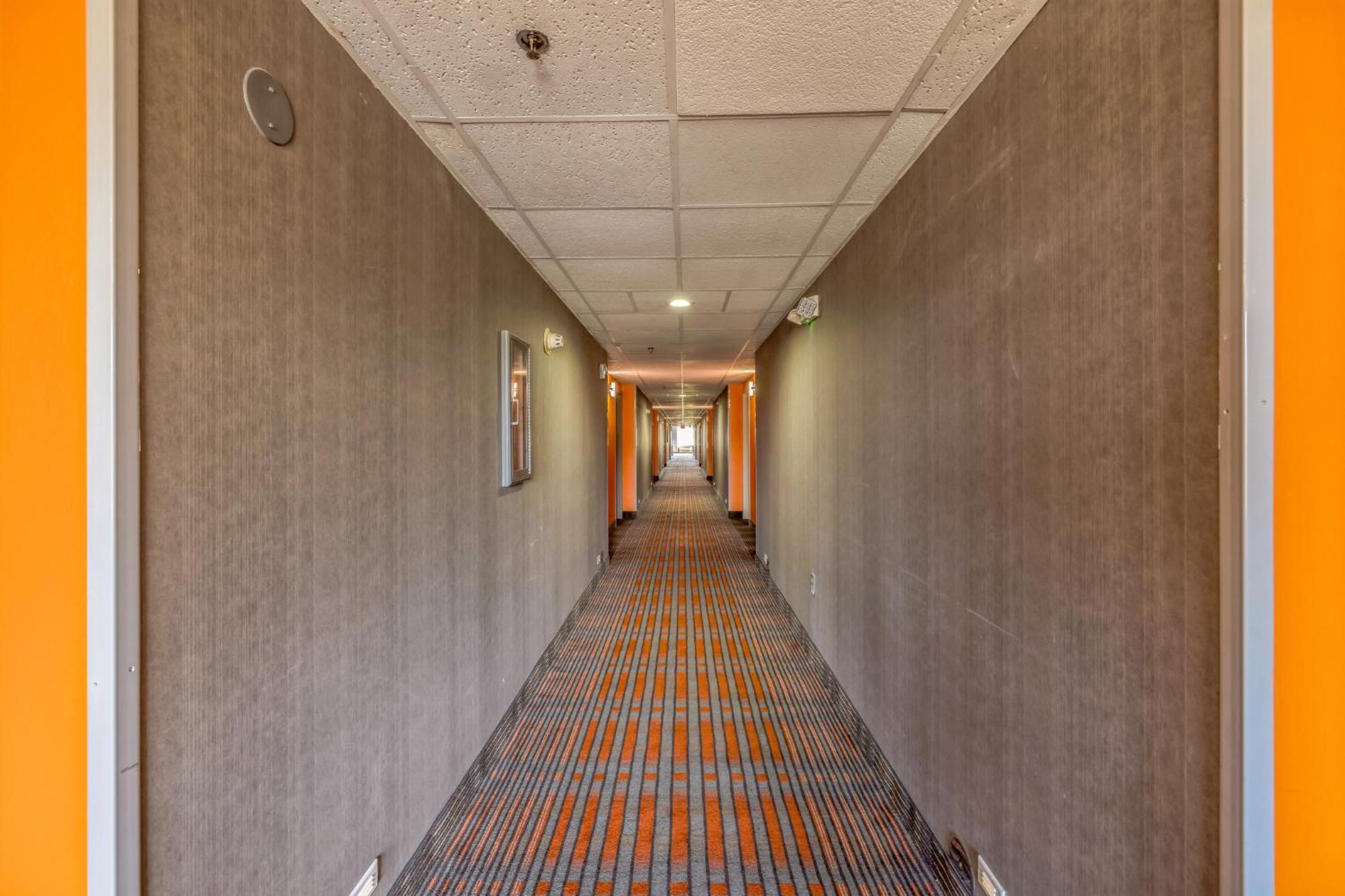 Howard Johnson By Wyndham Lexington Exteriör bild